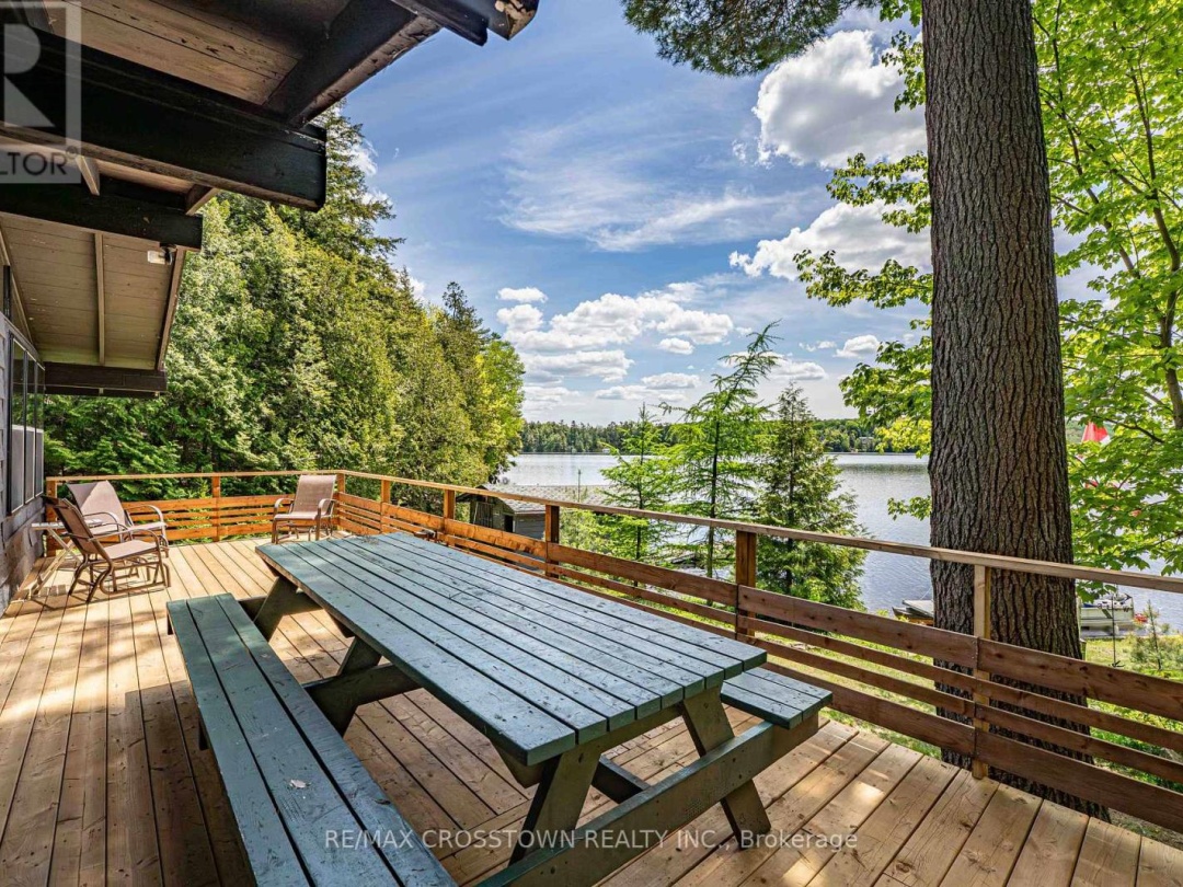 228 Macbeth Island, Wood Lake