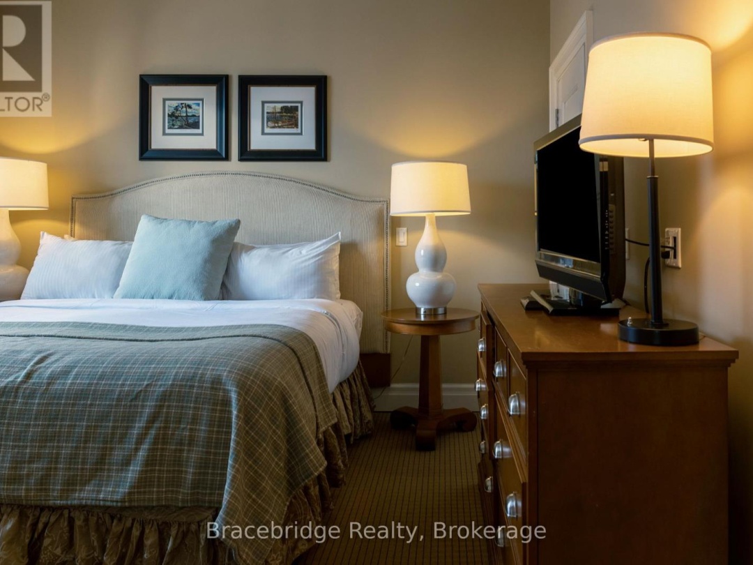 B101 B2 1869 Muskoka Rd 118 Highway W, 