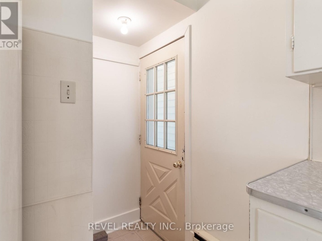 72 KING STREET W, 