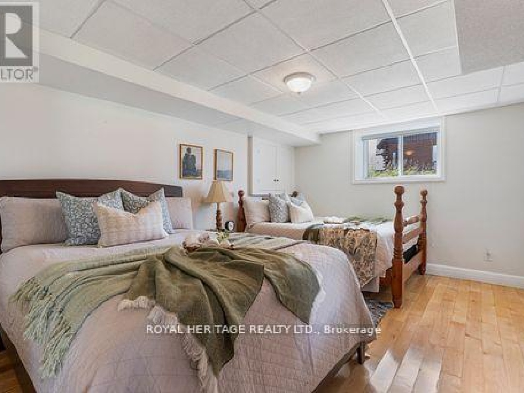 7 NORTH SERVICE ROAD, 