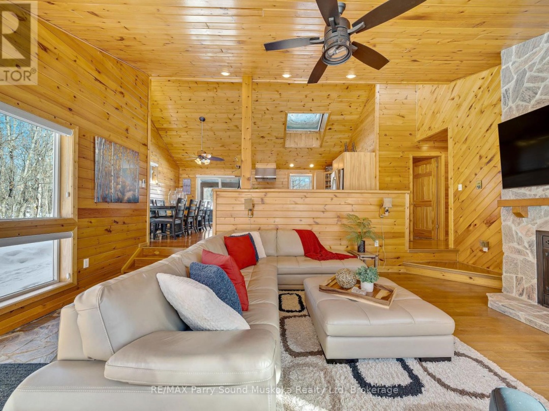 587 Centre Road, Manitouwabing Lake
