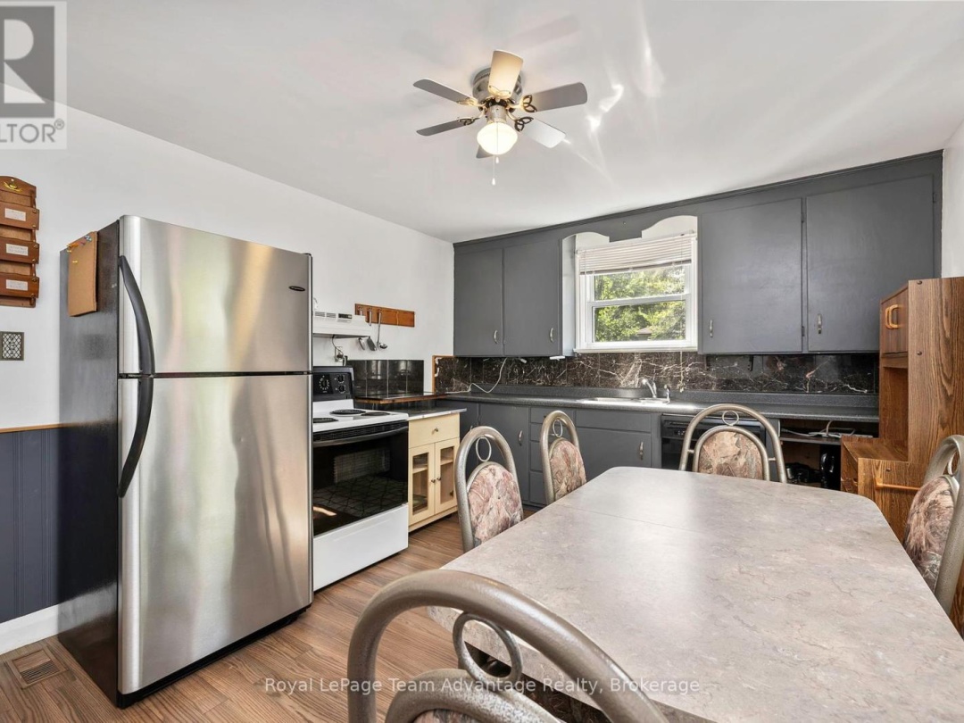 9 WOODS LANE, 