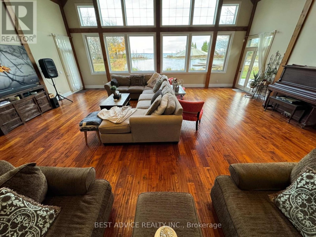 9 Fernwood Lane, Lake Simcoe