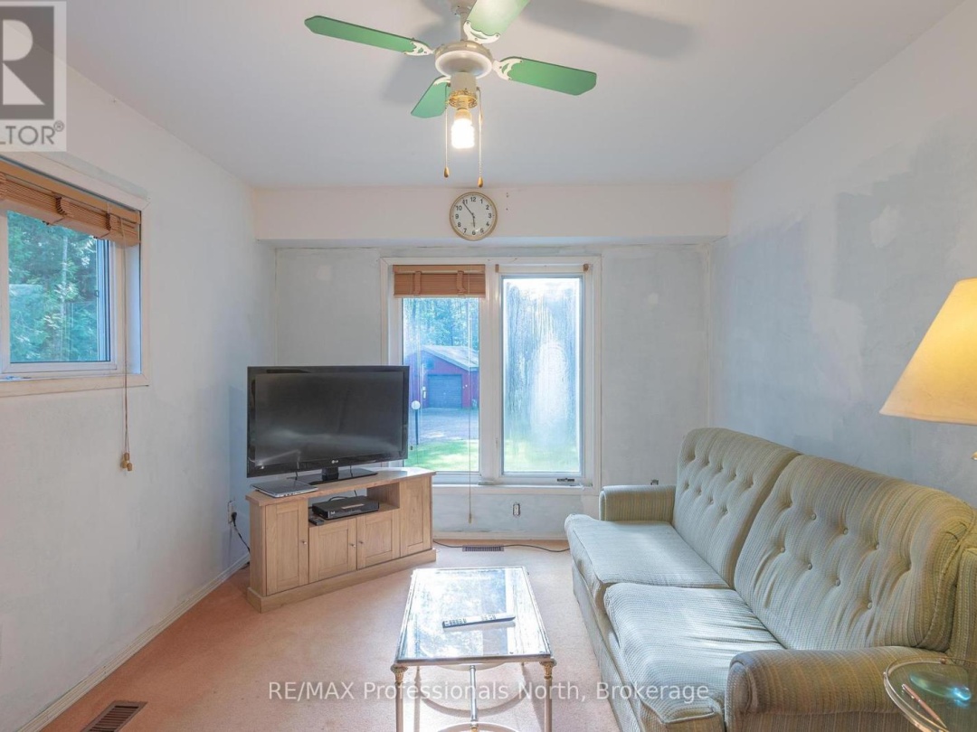 1015 BLACKBERRY LANE, 