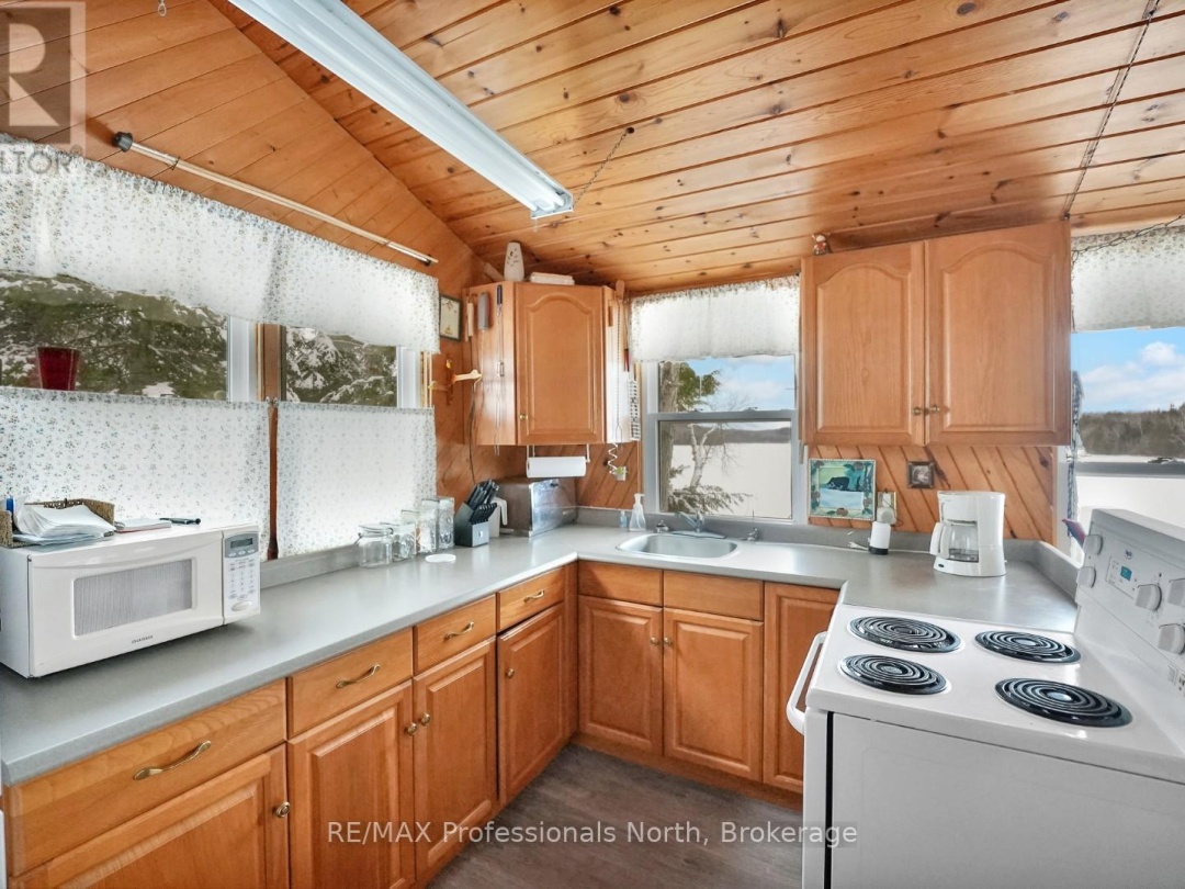 1027 DOW TRAIL, Haliburton Lake