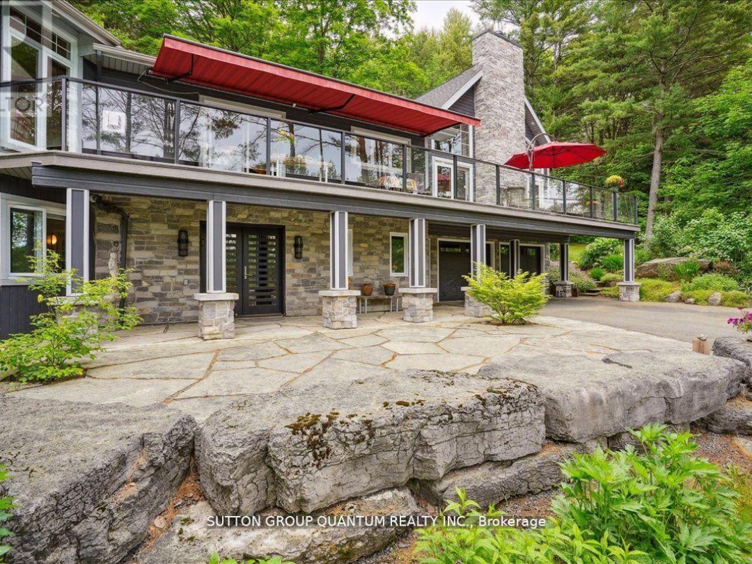 167 Santas Village Road, Muskoka River