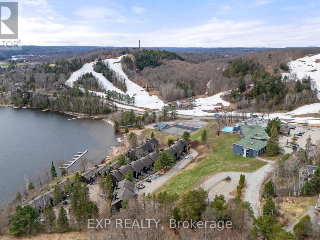6 12 Turner Drive, Peninsula Lake