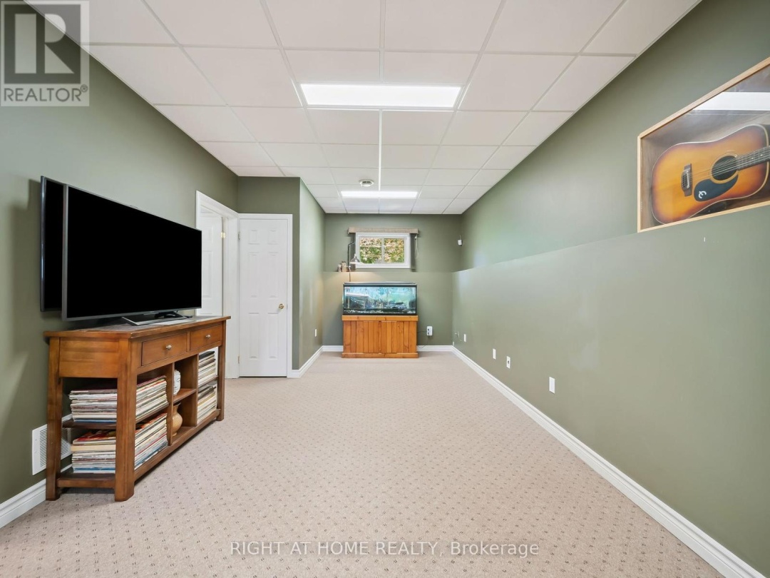 401 GRENVILLE AVENUE, 