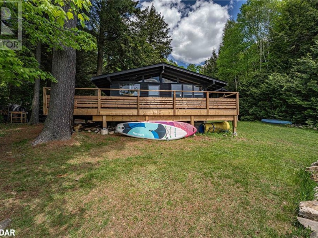 228 Macbeth Island Island, Wood Lake