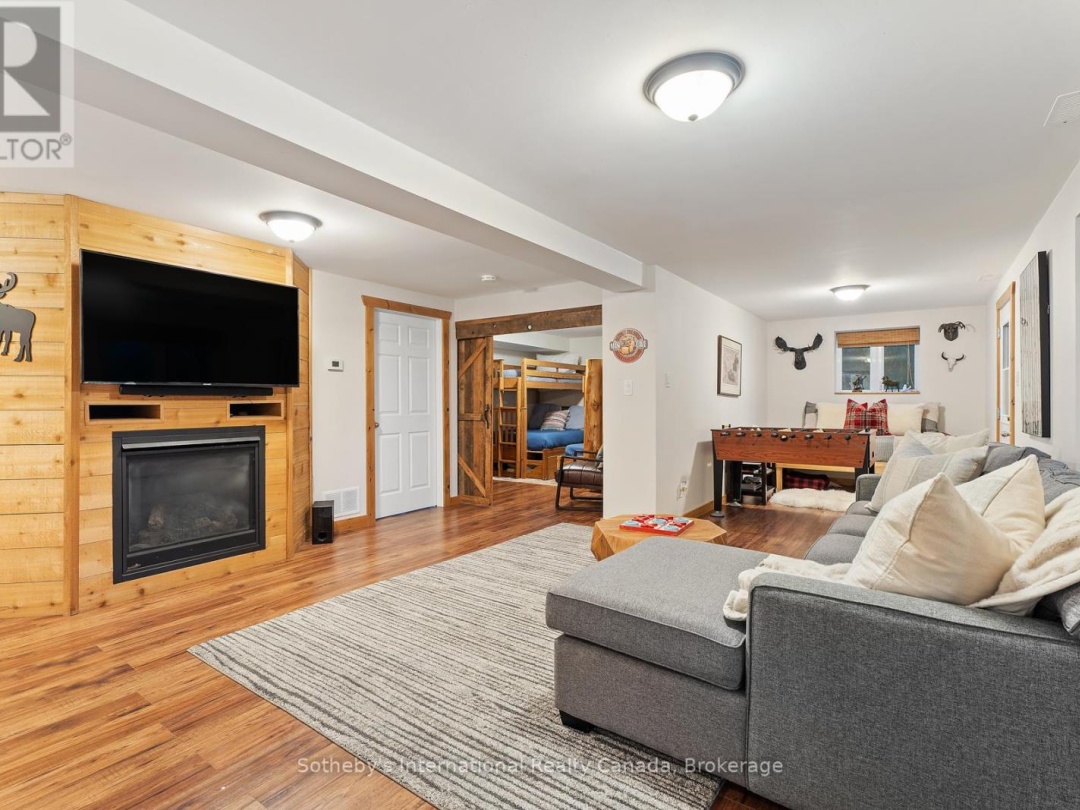 1111 Maplehurst Drive, Peninsula Lake
