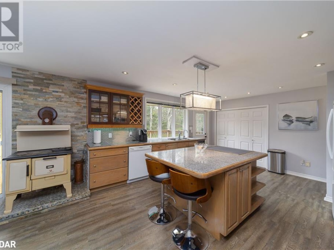 1936 Peninsula Point Road, Sparrow Lake