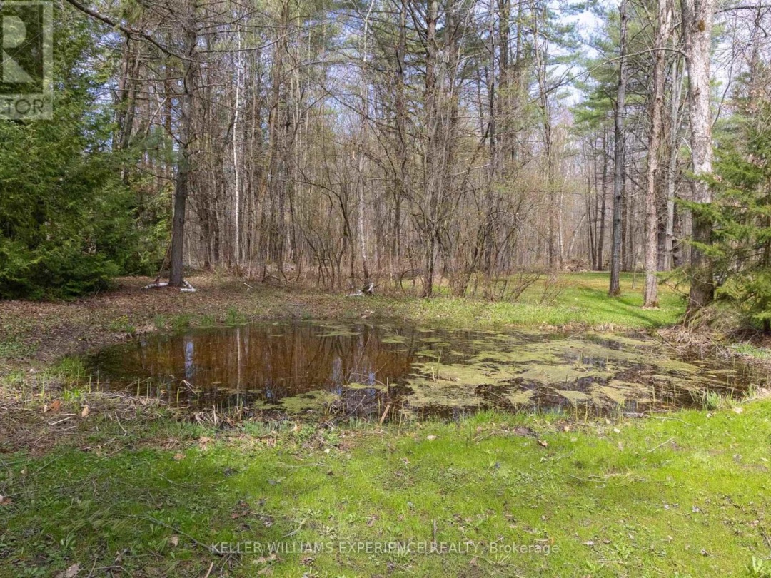 1936 Peninsula Point Road, Sparrow Lake