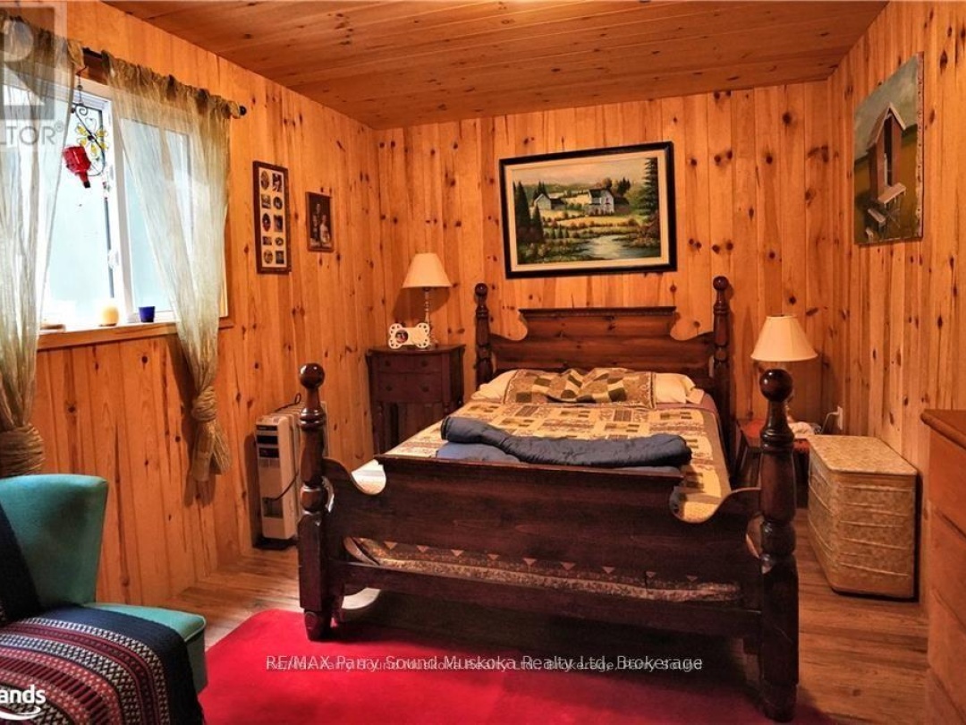 121 Healey, Healey Lake