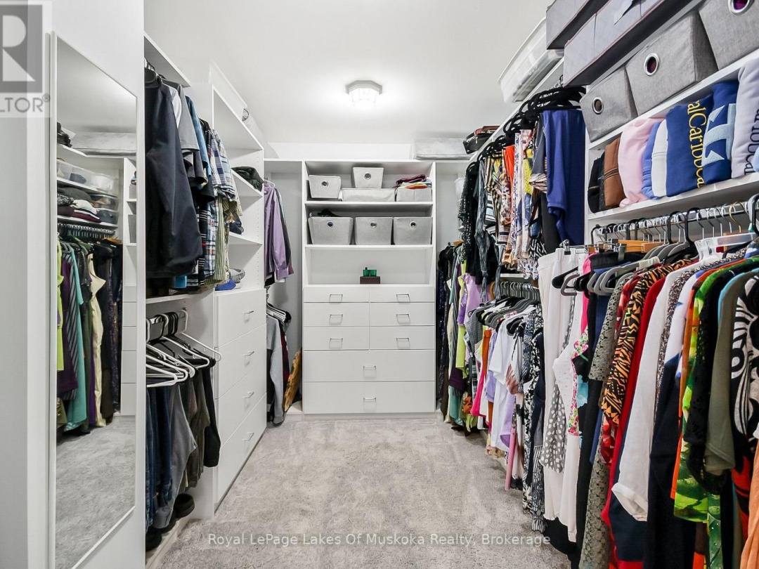 2 LESLIE DRIVE W, 