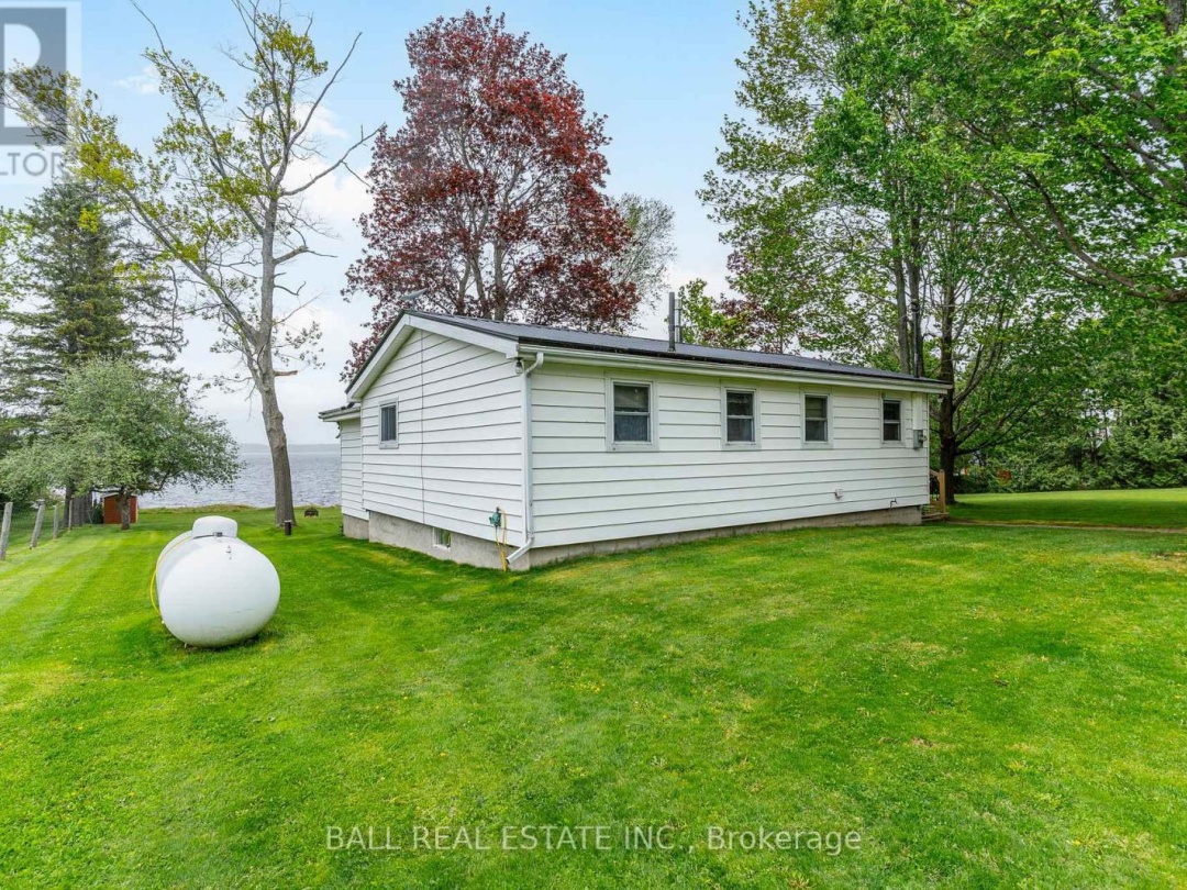 280 Lakeshore Drive, Pigeon Lake