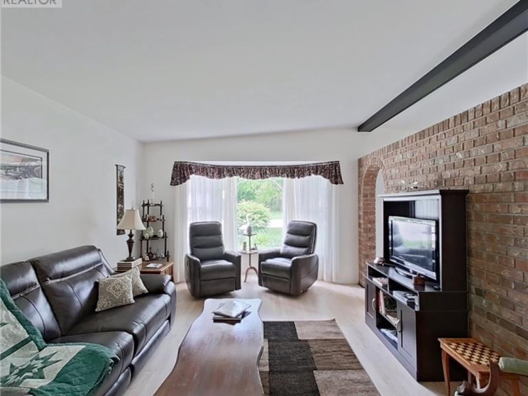 4 MAYPARK Drive, 