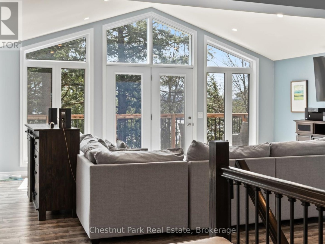 5989 KENNISIS LAKE ROAD, Kennisis Lake