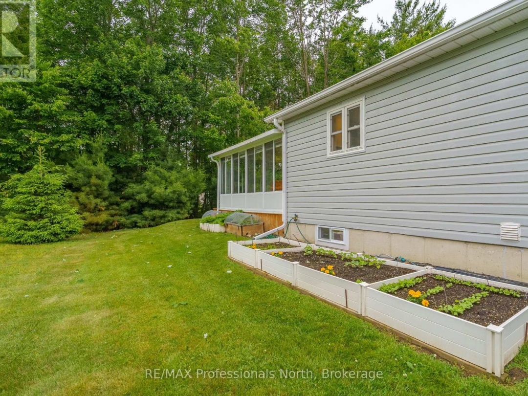 4 RED MAPLE COURT, 