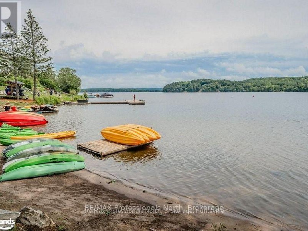 105 33 Deerhurst Greens Drive, Peninsula Lake