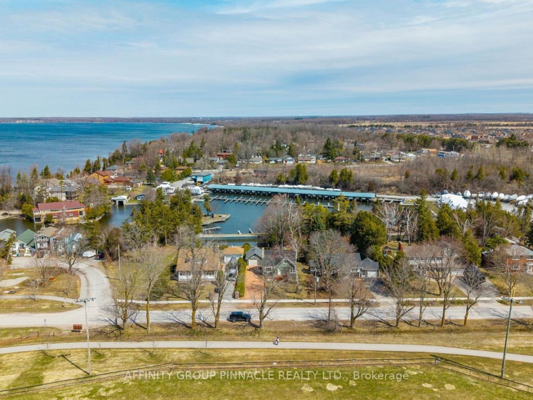 88 Simcoe Street, Lake Simcoe