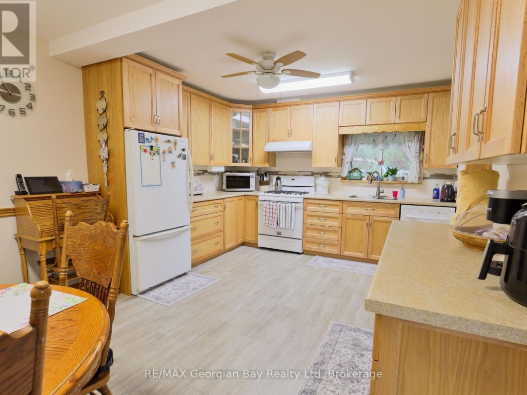 3485 Fraser Lane, Tay