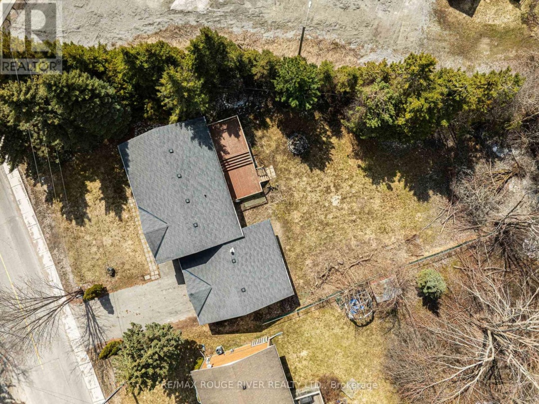 495 LAKELAND CRESCENT, 