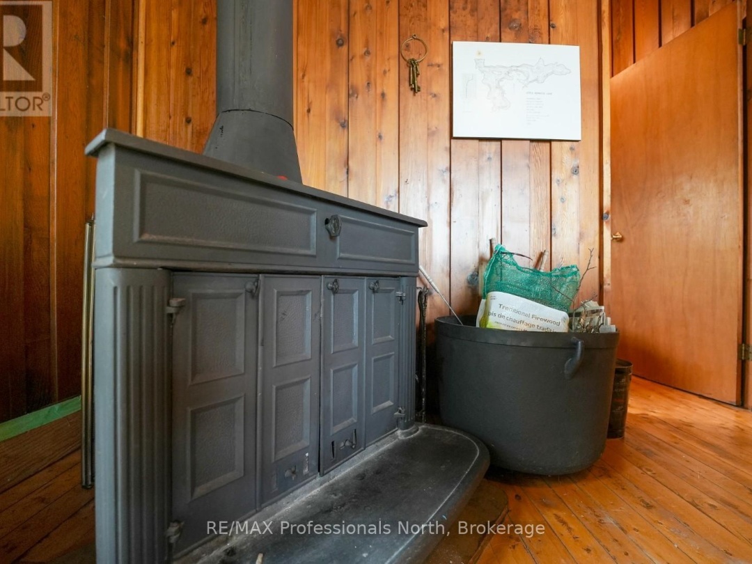 2787 Watts Road, Kennisis Lake