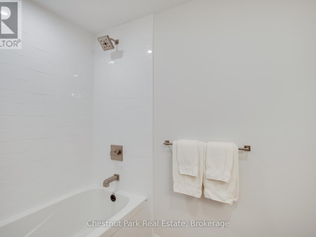 103 200 Anglo Street, Lake Muskoka