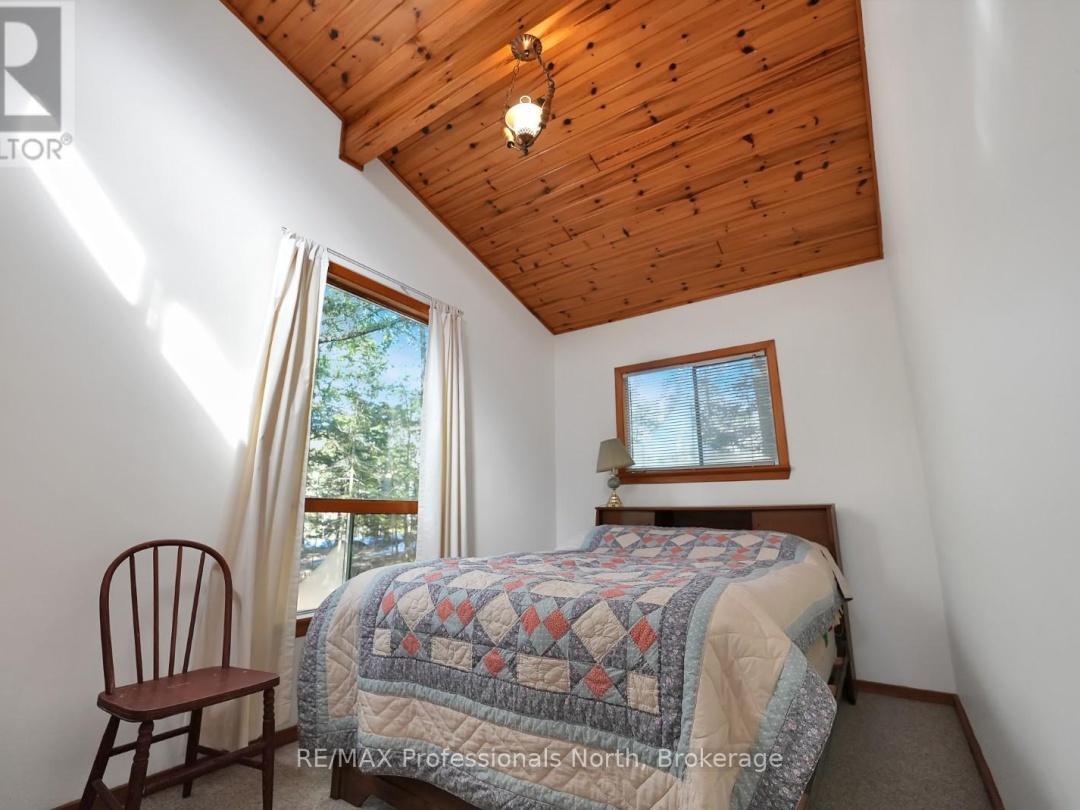 6547 Kennisis Lake Road, Kennisis Lake