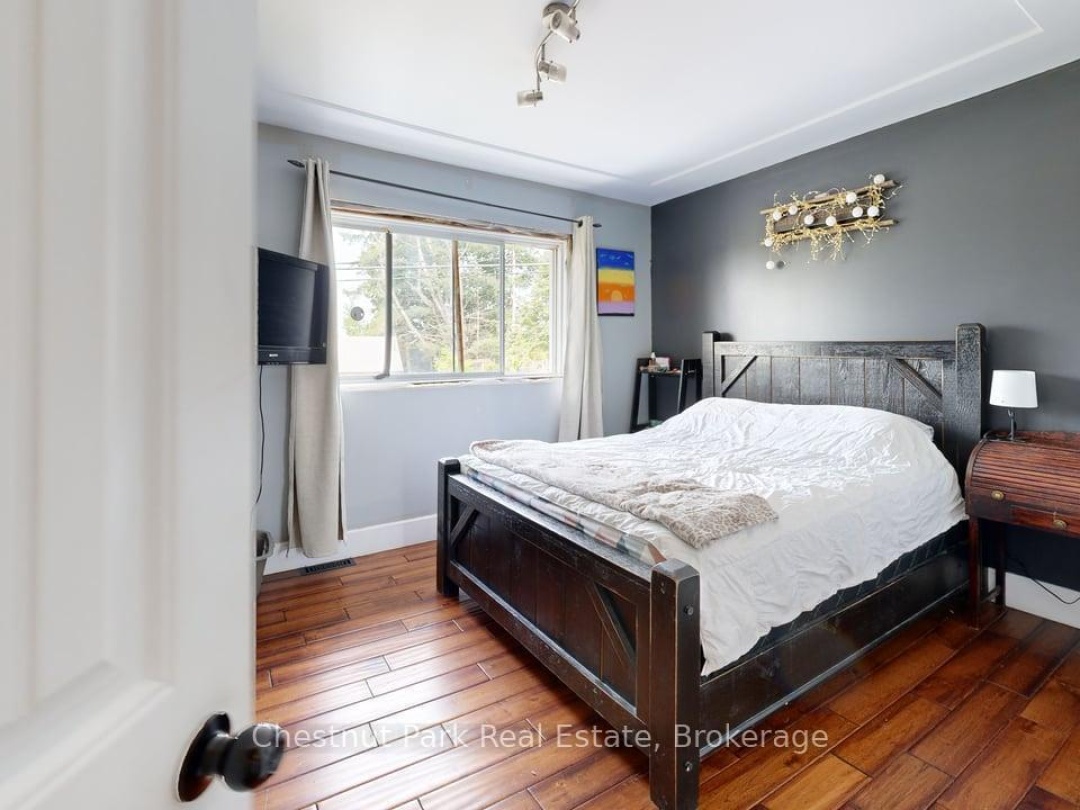 2 - 335 WELLINGTON STREET N, 