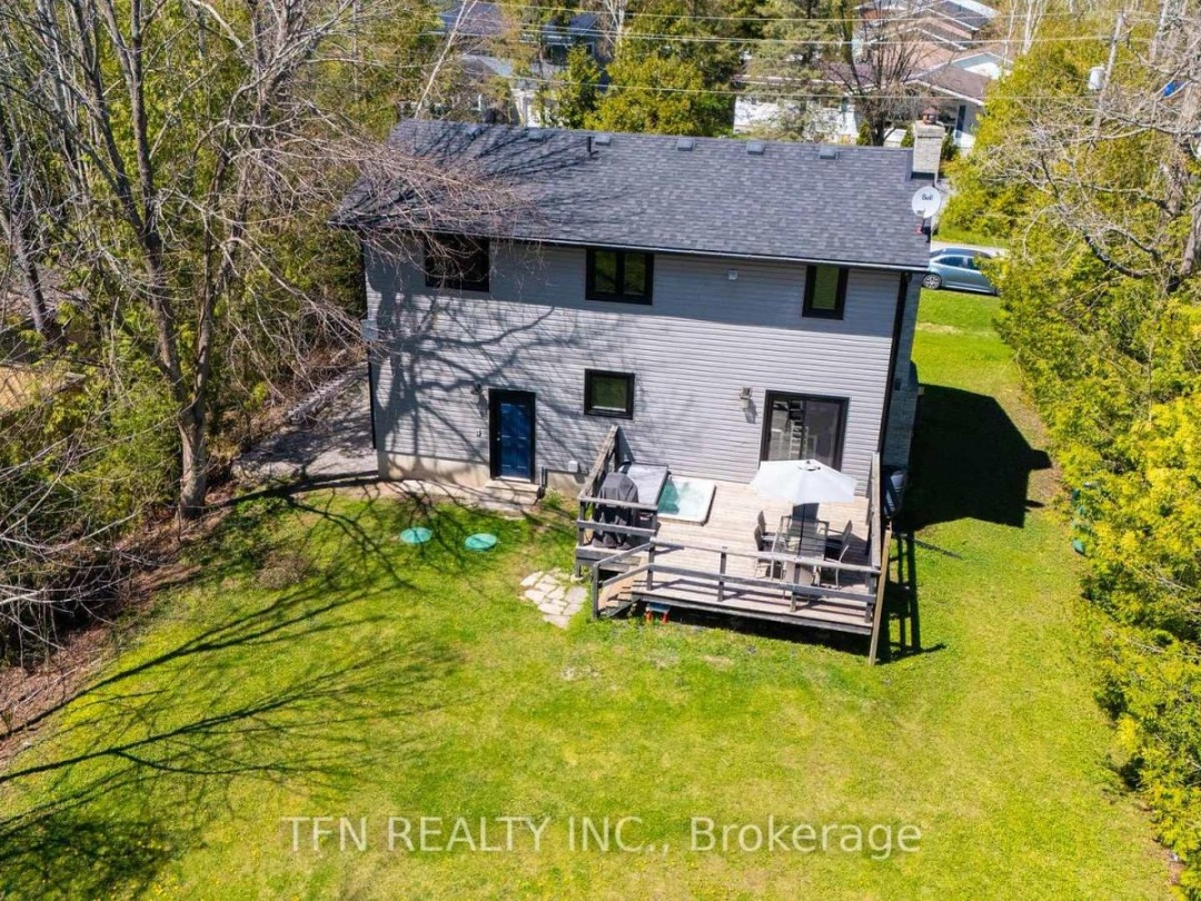 4 PINEWOOD BOULEVARD, 