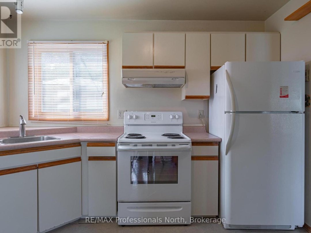 1070 Glamorgan Road E, Gooderham Lake