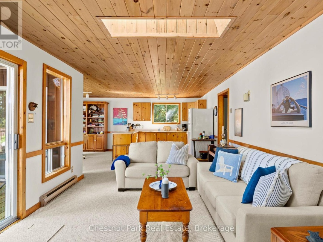 10 TAYLOR (26LM10) ISLAND, 