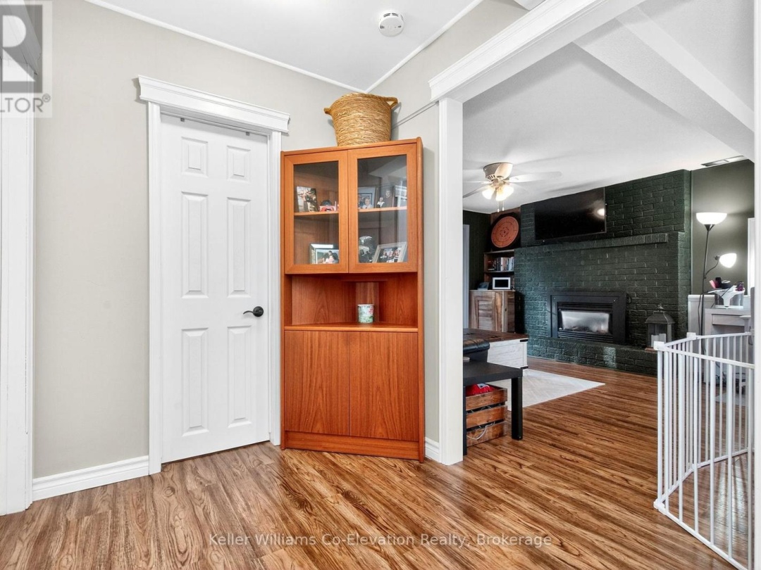 32 LANKIN BOULEVARD, 