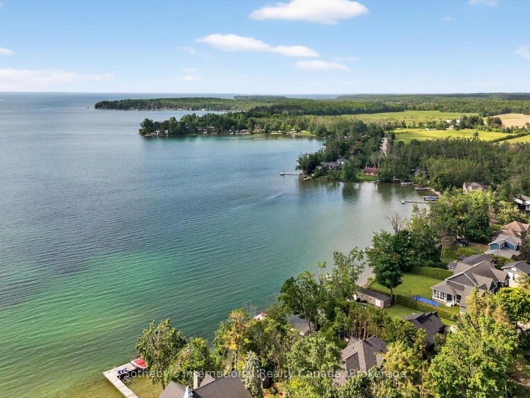 211 MOON POINT DRIVE, 