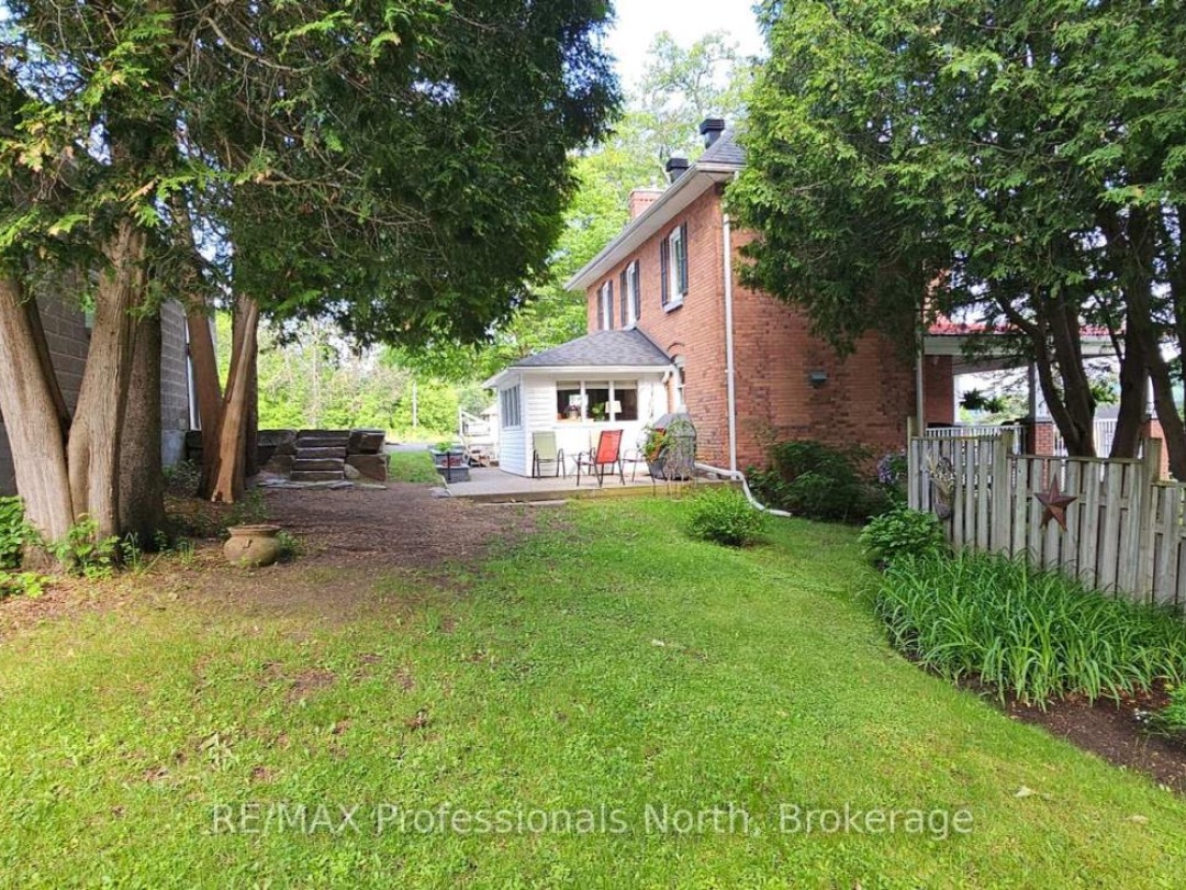 133 MAIN STREET W, 