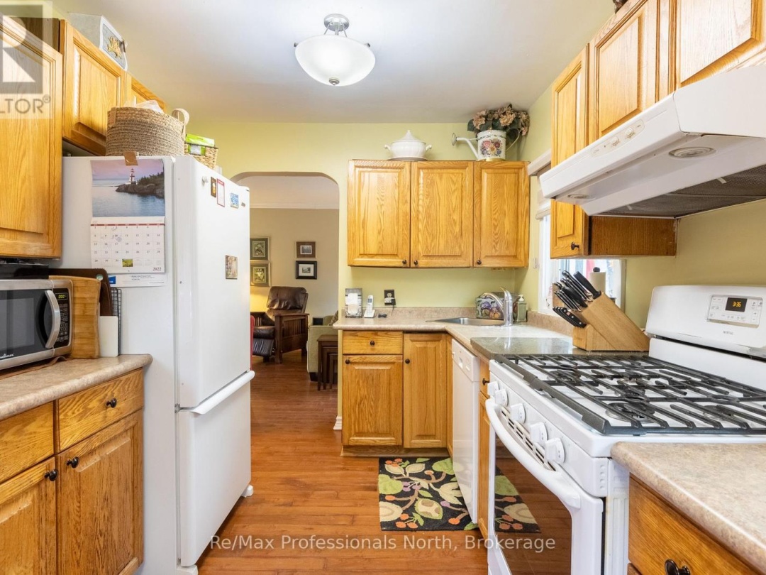 80 Invergordon Avenue, Gull Lake