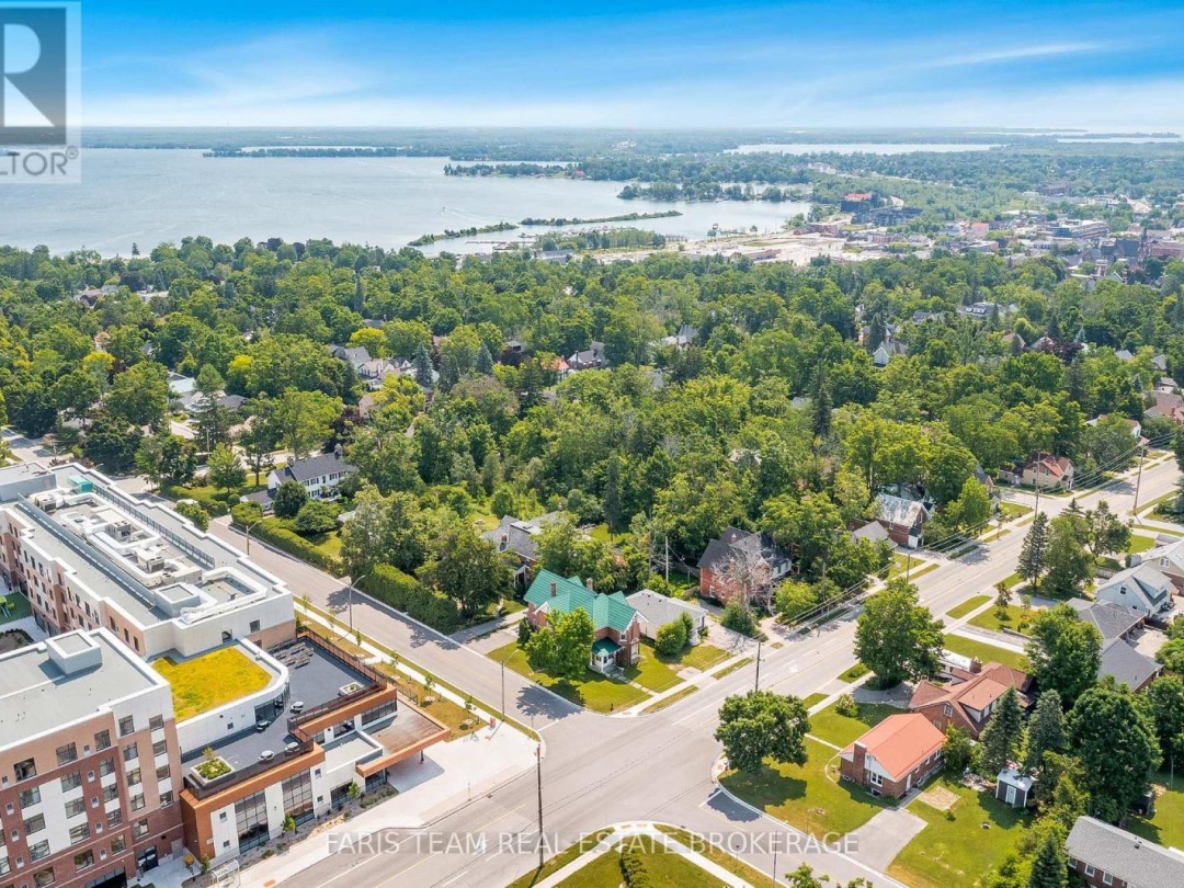 9 BORLAND STREET E, 