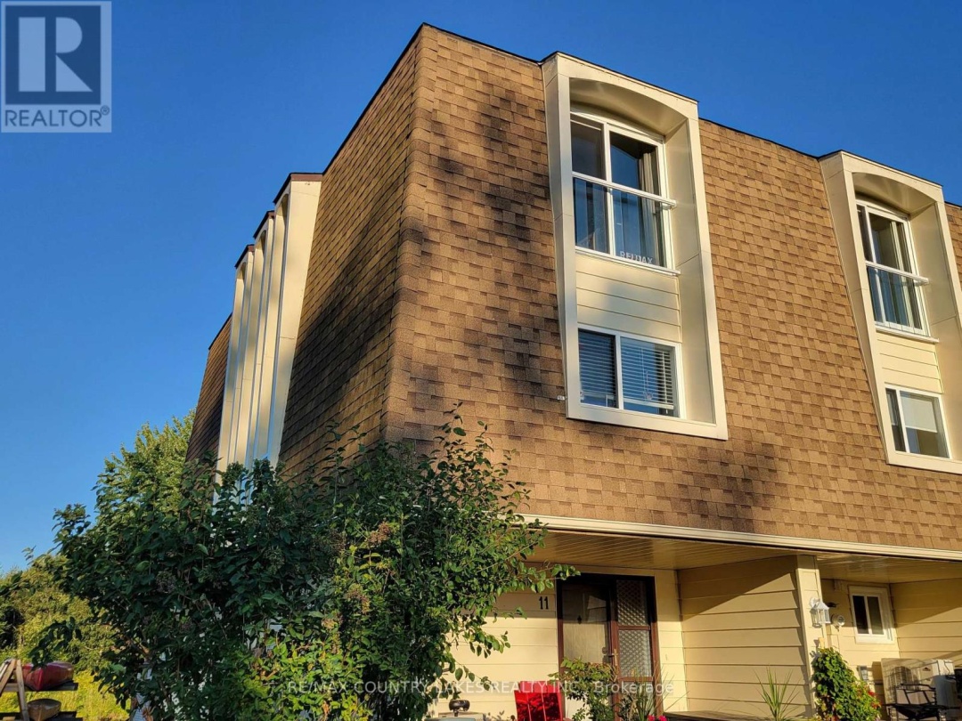 11 - 4 PARADISE BOULEVARD, 