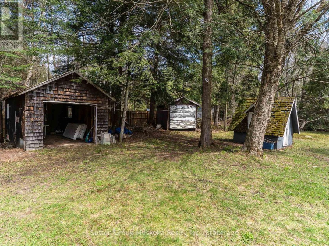 15 Glen Acres Road, Big East Lake