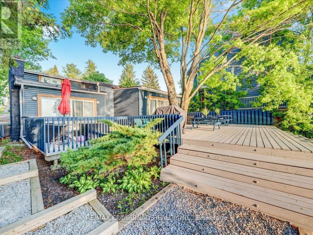 5794 Victoria Park Road, 