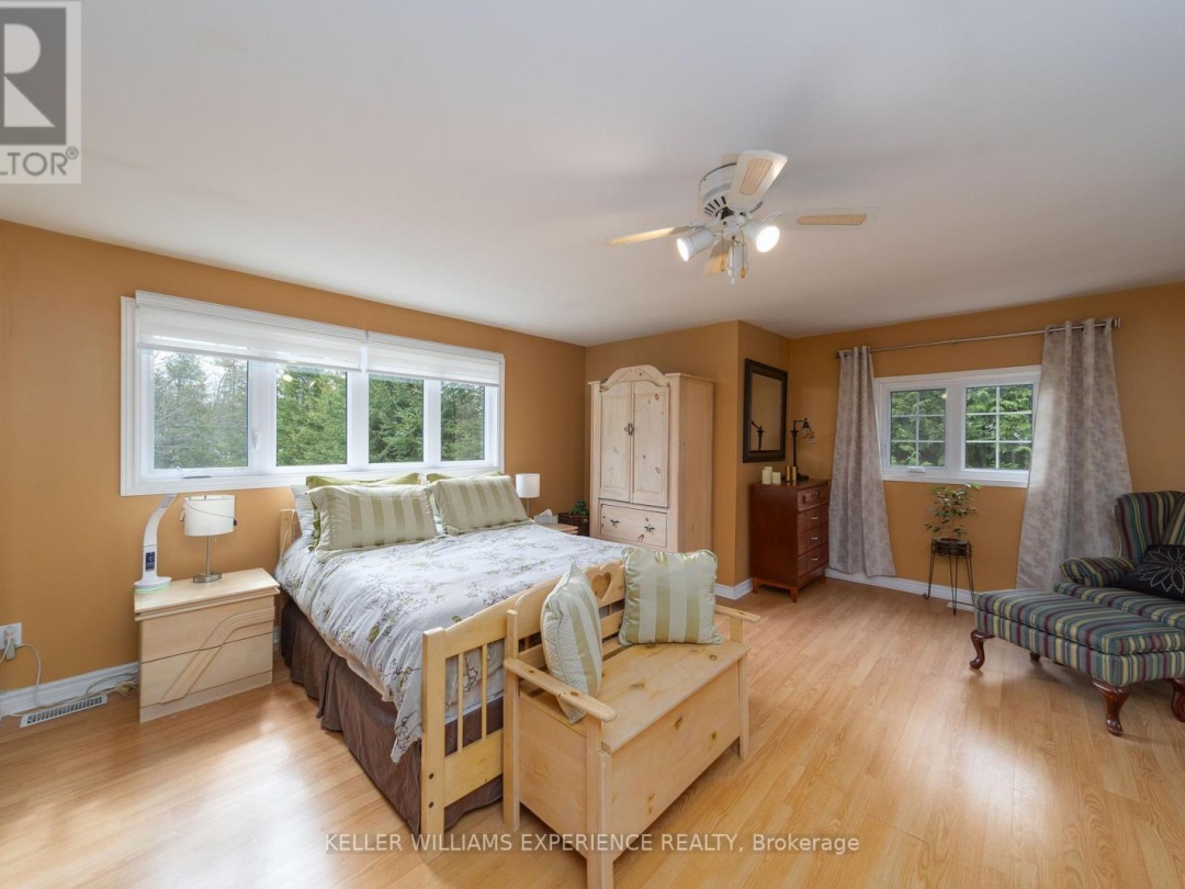 1936 Peninsula Point Road, Sparrow Lake