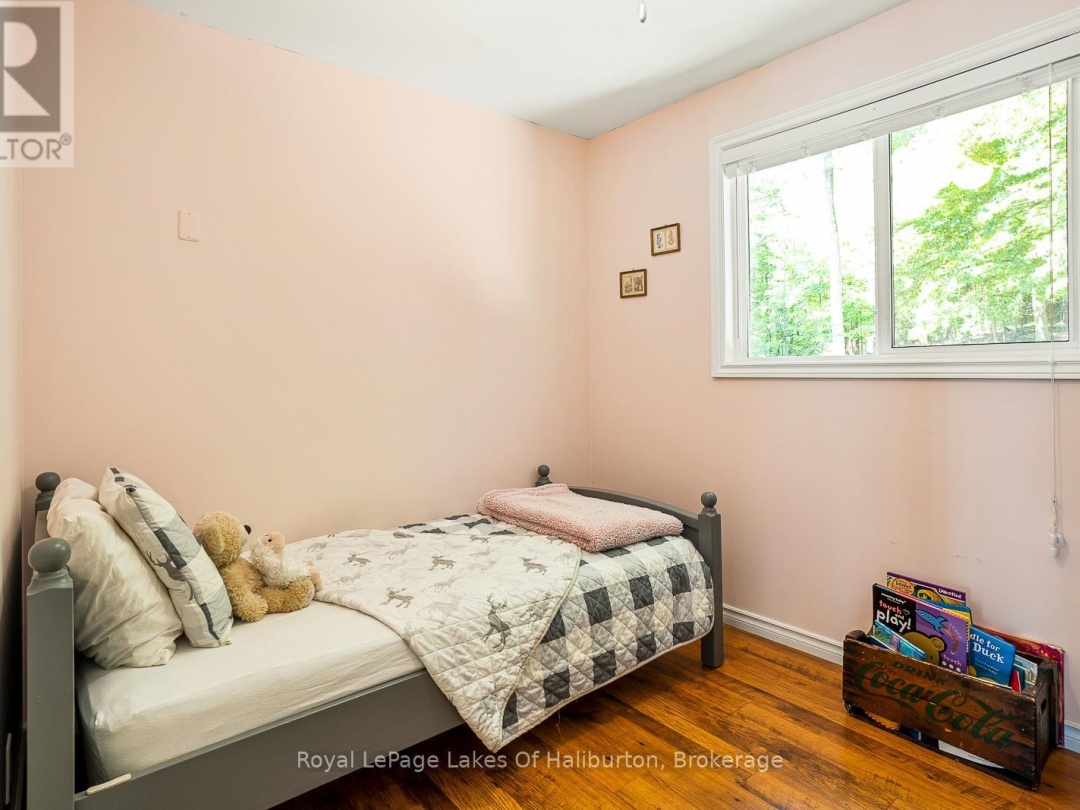 1047 Balmoral Lane, Trooper Lake