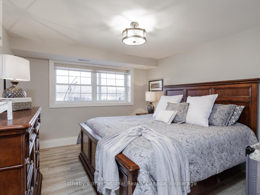 427 West Browns Road E, Weeduck Lake