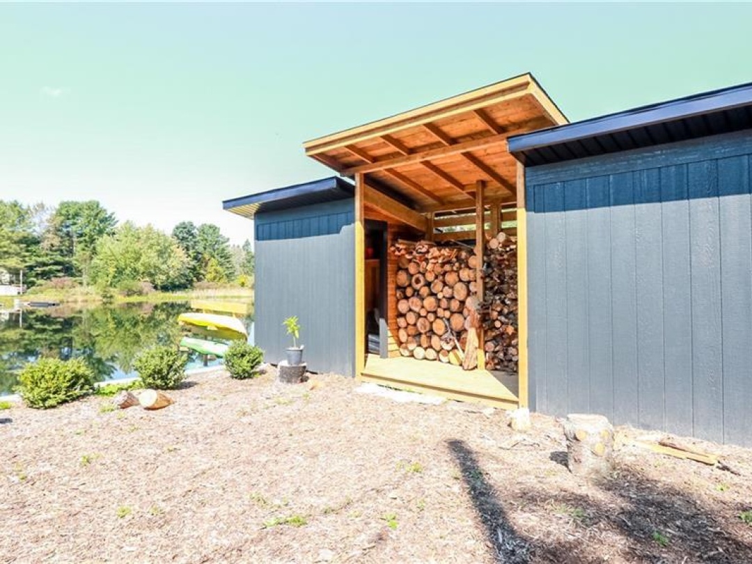 8150 Laidlaw Avenue, Severn Lake