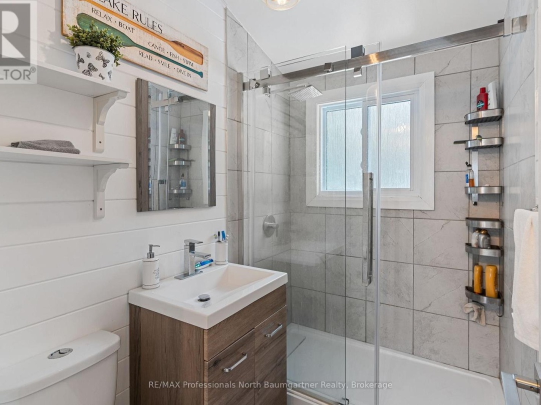 1088 Gravel Pit Drive, Canning Lake