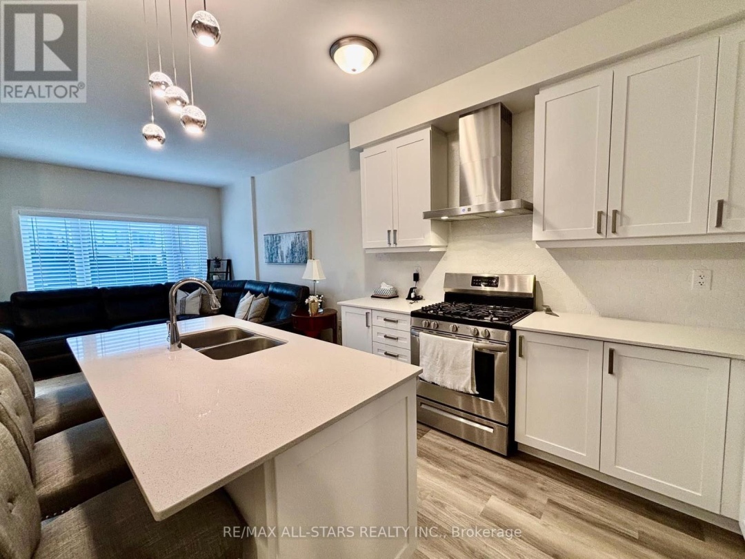 8 WYN WOOD LANE, Orillia