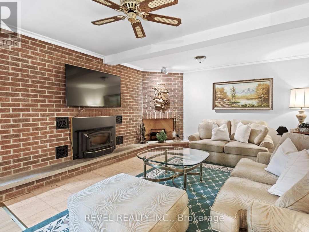 99 BOWEN ROAD, 