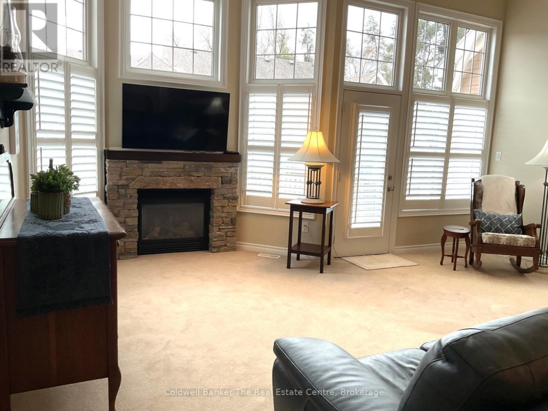 10 KENT COURT, Lake Muskoka