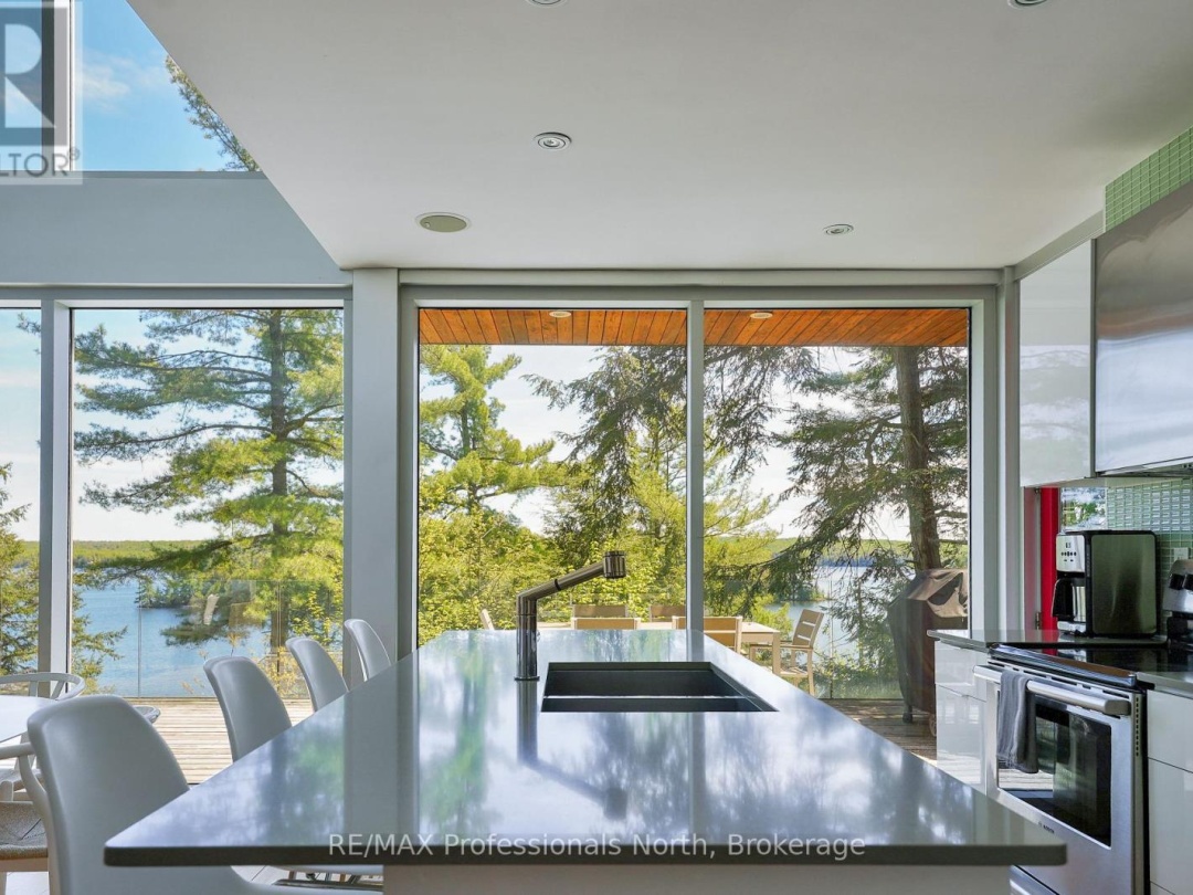 1004 Lipton Drive, Kennisis Lake